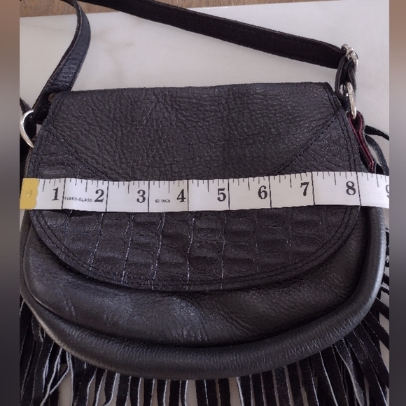 Black, 100% Leather, Cross Over, Fringe, Flap, Magnetic Closure, Silver Hardware - Picture 4 of 12